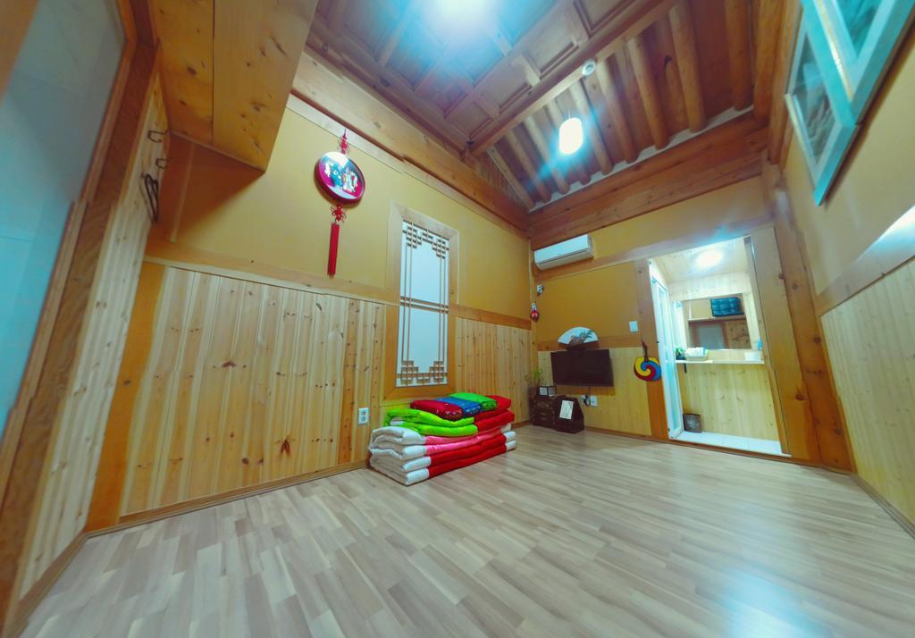 Hanok Guesthouse Jangsoo Чонджу Номер фото